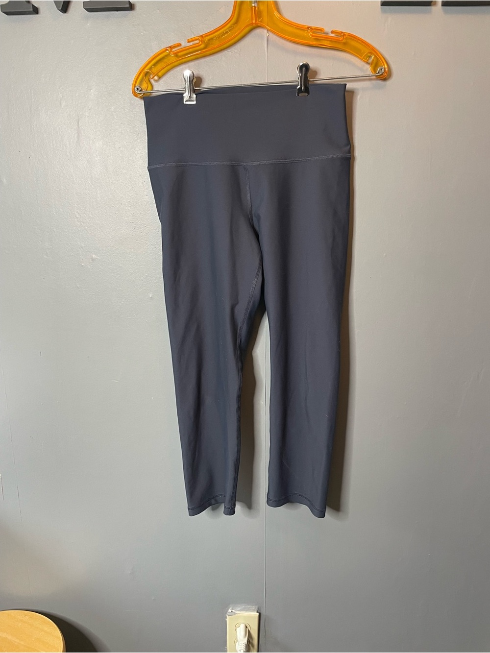 Old Navy navy blue high rise go dry leggings‎ size medium